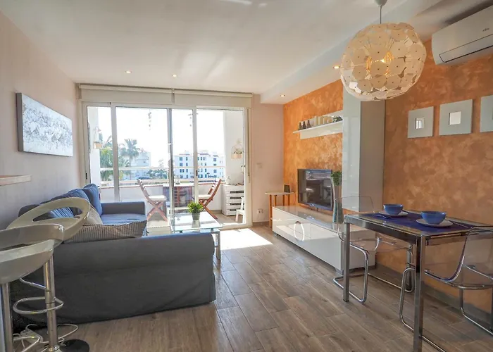 Апартаменты Seaside Cozy By Hello Homes