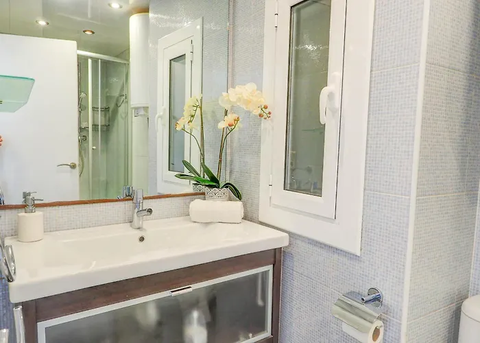 Апартаменты Seaside Cozy By Hello Homes *