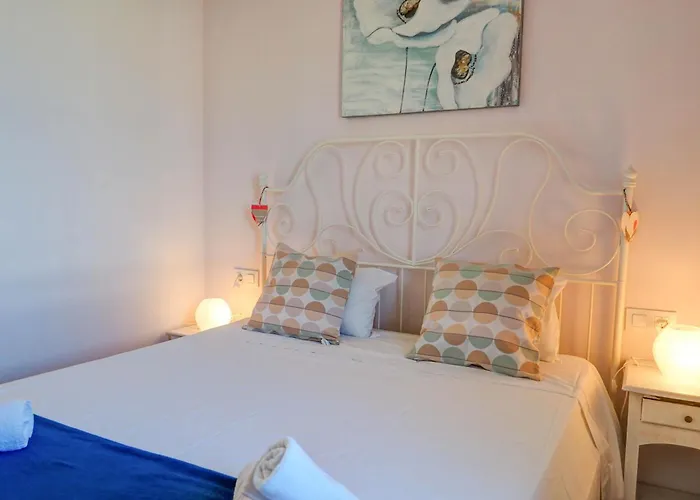 Апартаменты Seaside Cozy By Hello Homes *