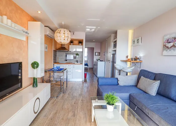 Апартаменты Seaside Cozy By Hello Homes
